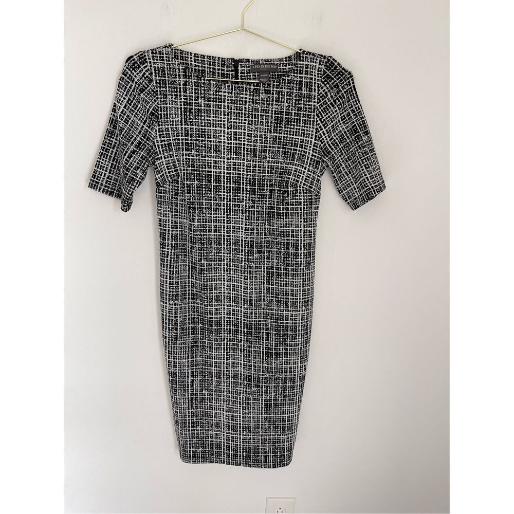A Pea in the Pod Black and White Textured Maternity Sheath Dress